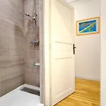 15 Urban With Local Life And Easy Metro Access Appartement