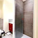 15 Urban With Local Life And Easy Metro Access Appartement Paris