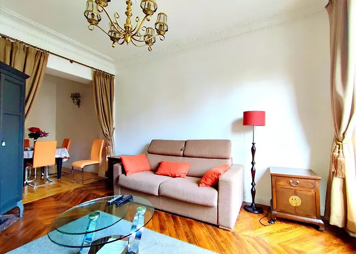 15 Urban With Local Life And Easy Metro Access شقة