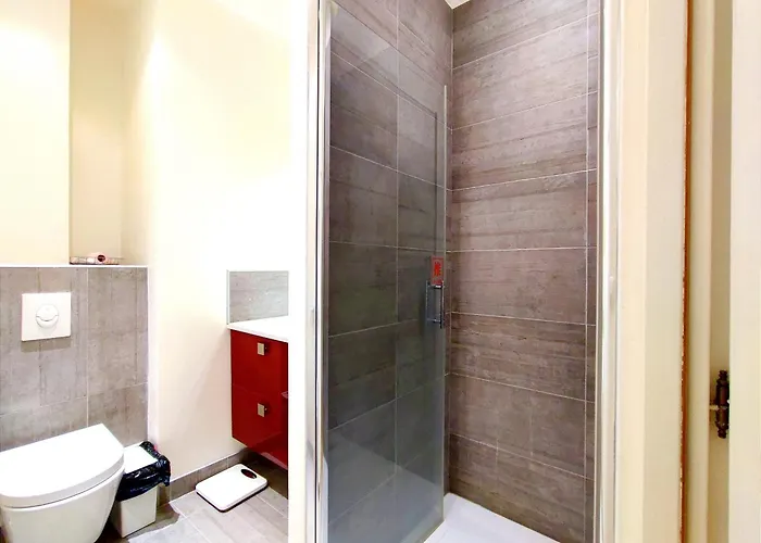 15 Urban With Local Life And Easy Metro Access شقة باريس