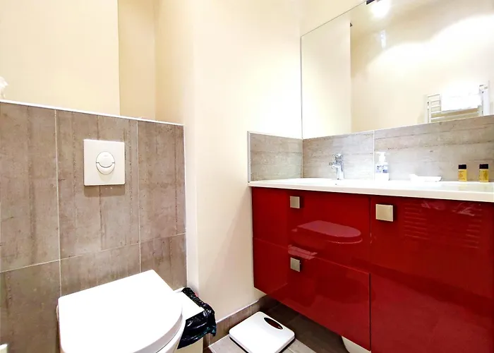 15 Urban With Local Life And Easy Metro Access شقة