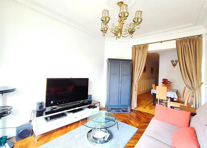 15 Urban With Local Life And Easy Metro Access شقة باريس