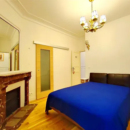 15 Urban With Local Life And Easy Metro Access Paris